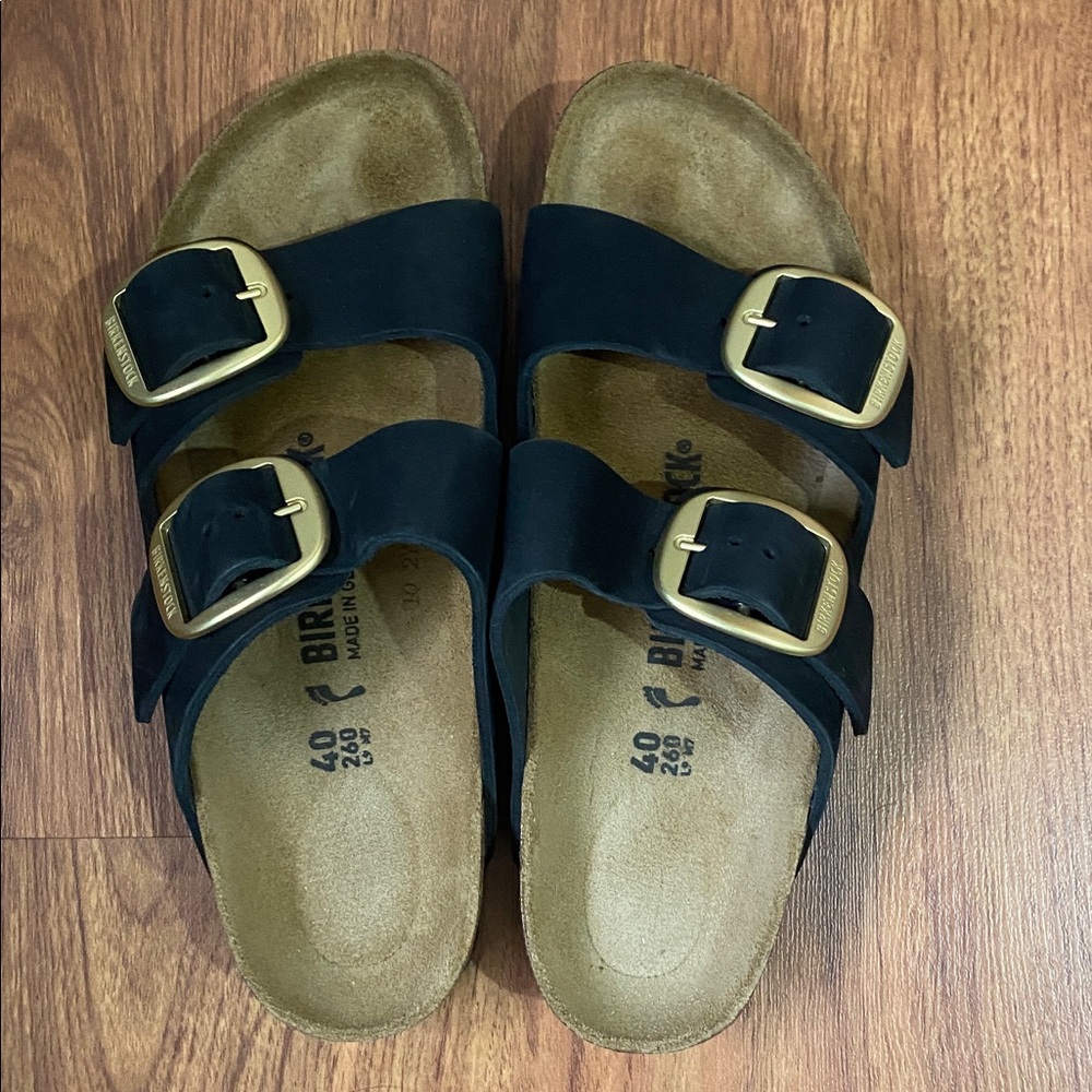 Arizona Birkenstock Black Sandals with Gold buckles size 40